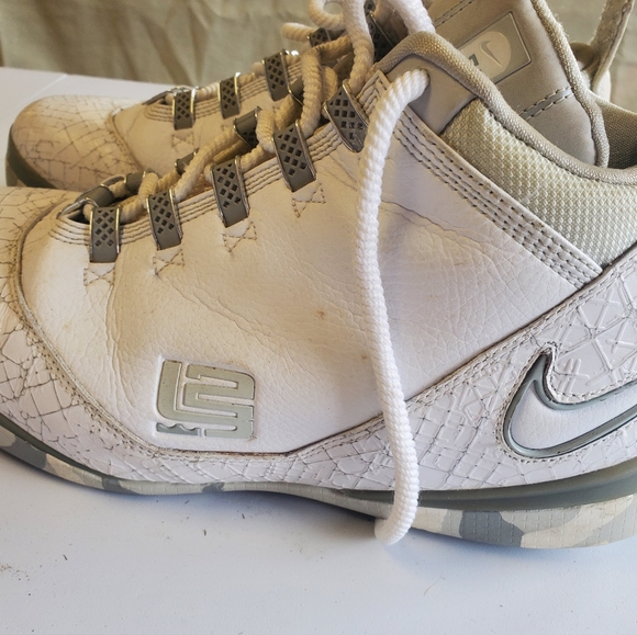 Nike LeBron Zoom Solider 2 Basketball Shoes - Picture 4 of 6